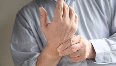How to extend from the pain in the finger joints